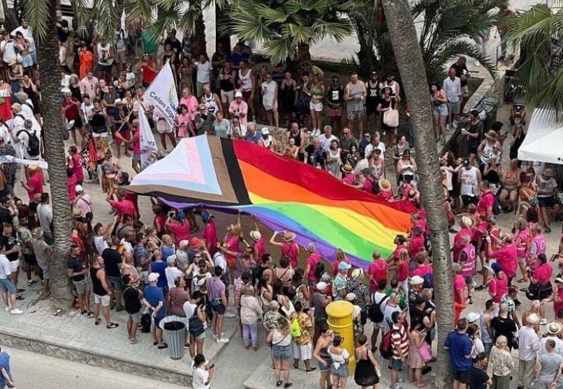 Bandera Arcoíris Hecha a Mano - Chicos de Falda